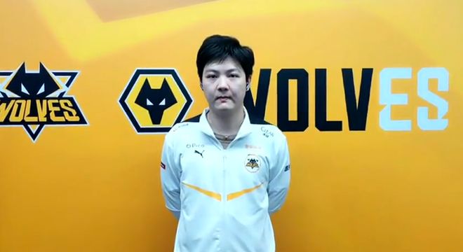 触球变成战 触球变成战
